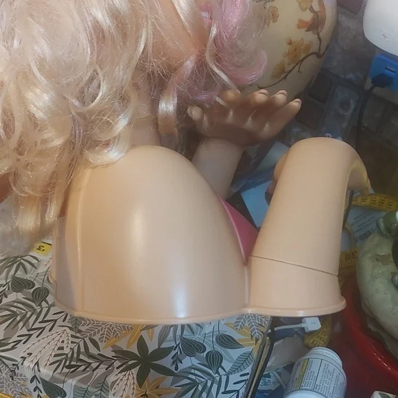 Barbie Pink and Blonde Hair Styling Doll Head - Picture 5 of 6